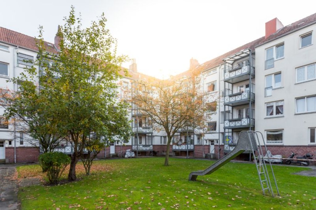 2-Zimmer-Wohnung mit Dusche und großem Balkon in Bremerhaven-Lehe!