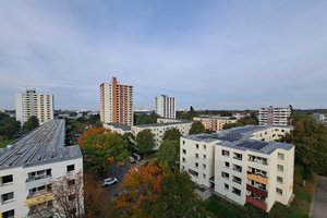 Mit Fahrstuhl, Hafenblick & verglastem Balkon! Renovierte 4-Zimmer-Wohnung in Bremerhaven-Lehe!