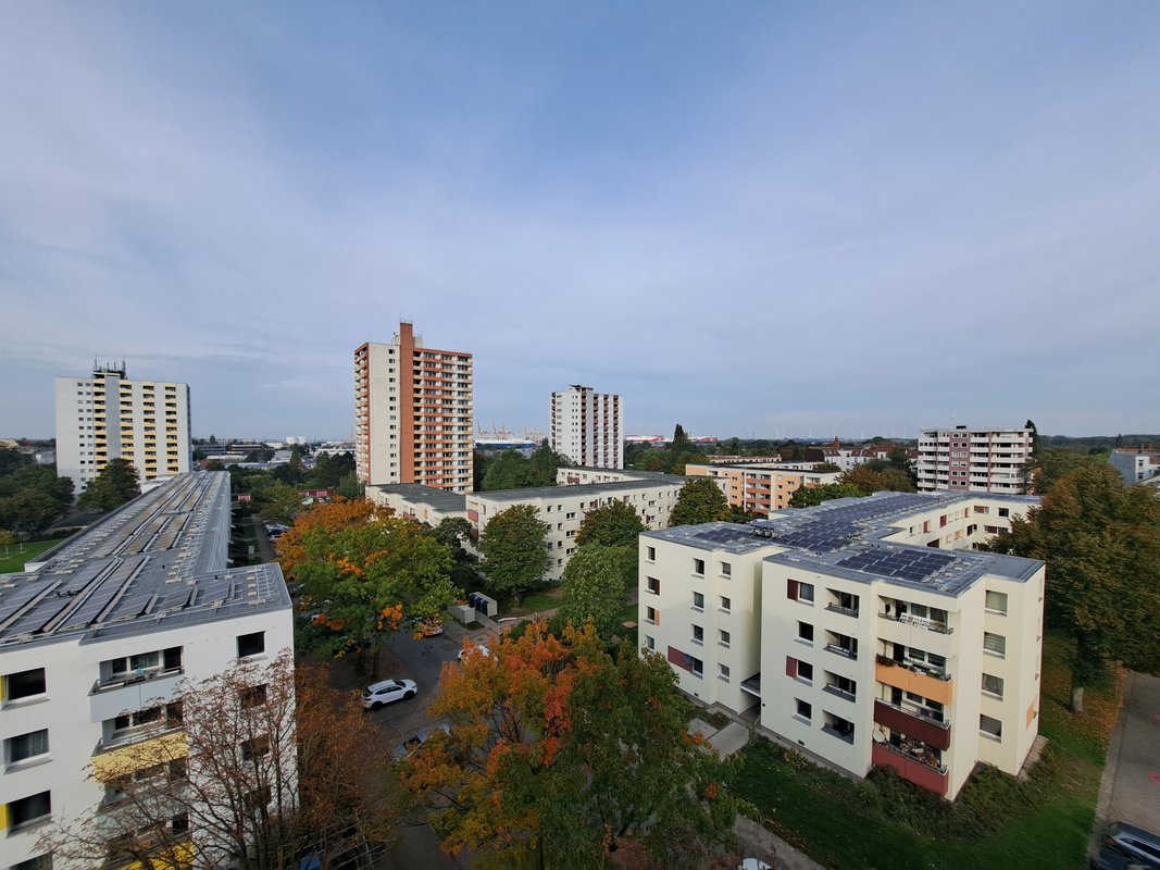 Mit Fahrstuhl, Hafenblick & verglastem Balkon! Renovierte 4-Zimmer-Wohnung in Bremerhaven-Lehe!