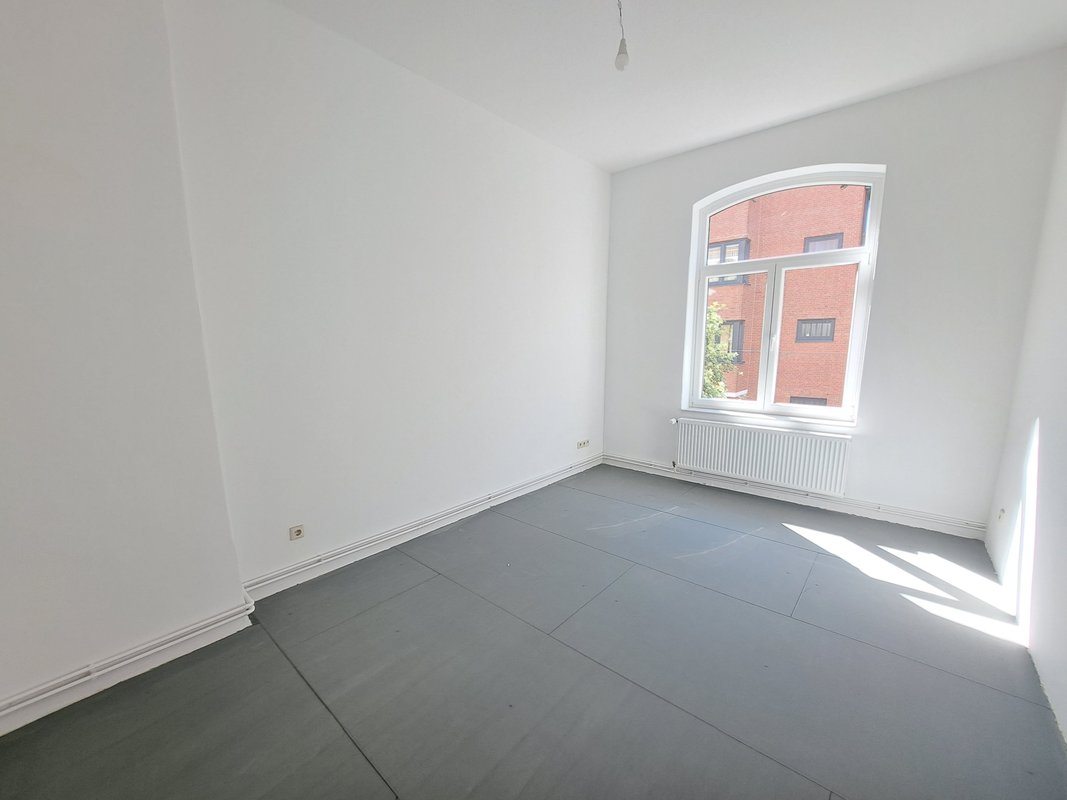 Erstbezug! Modernisierte 4-Zimmer-Wohnung mit Balkon und Dusche in Bremerhaven-Lehe!